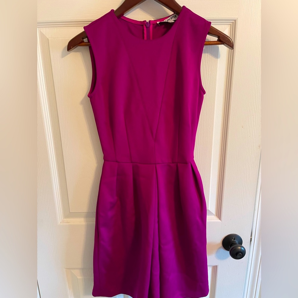 Sleeveless pleated dress. Size 0